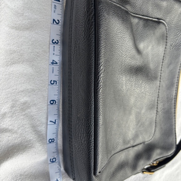 Universal Thread Black Pebbled Crossbody Purse - Picture 8 of 8